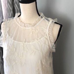 LIKE NEW Who What Wear Sleeveless Lace Blouse - S